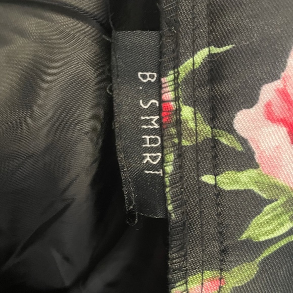 B Smart Skirt - Picture 2 of 2